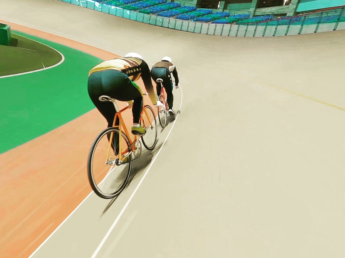 Maebashi Keirin. FPV drone is chasing Bicycle racers